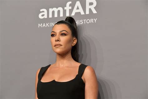 Kourtney Kardashian Posts About Being Autosexual And Being。